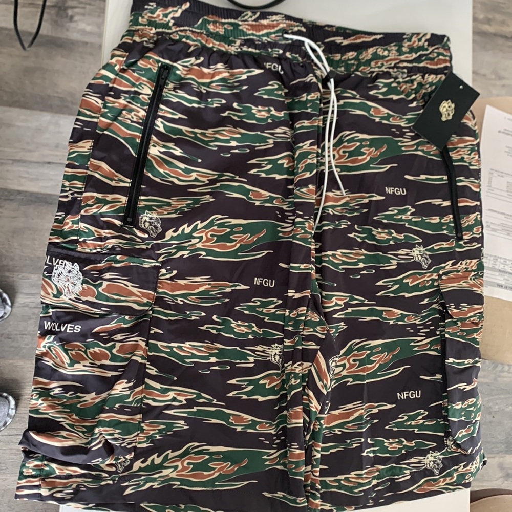 Darc Sport MENS utility shorts size LARGE